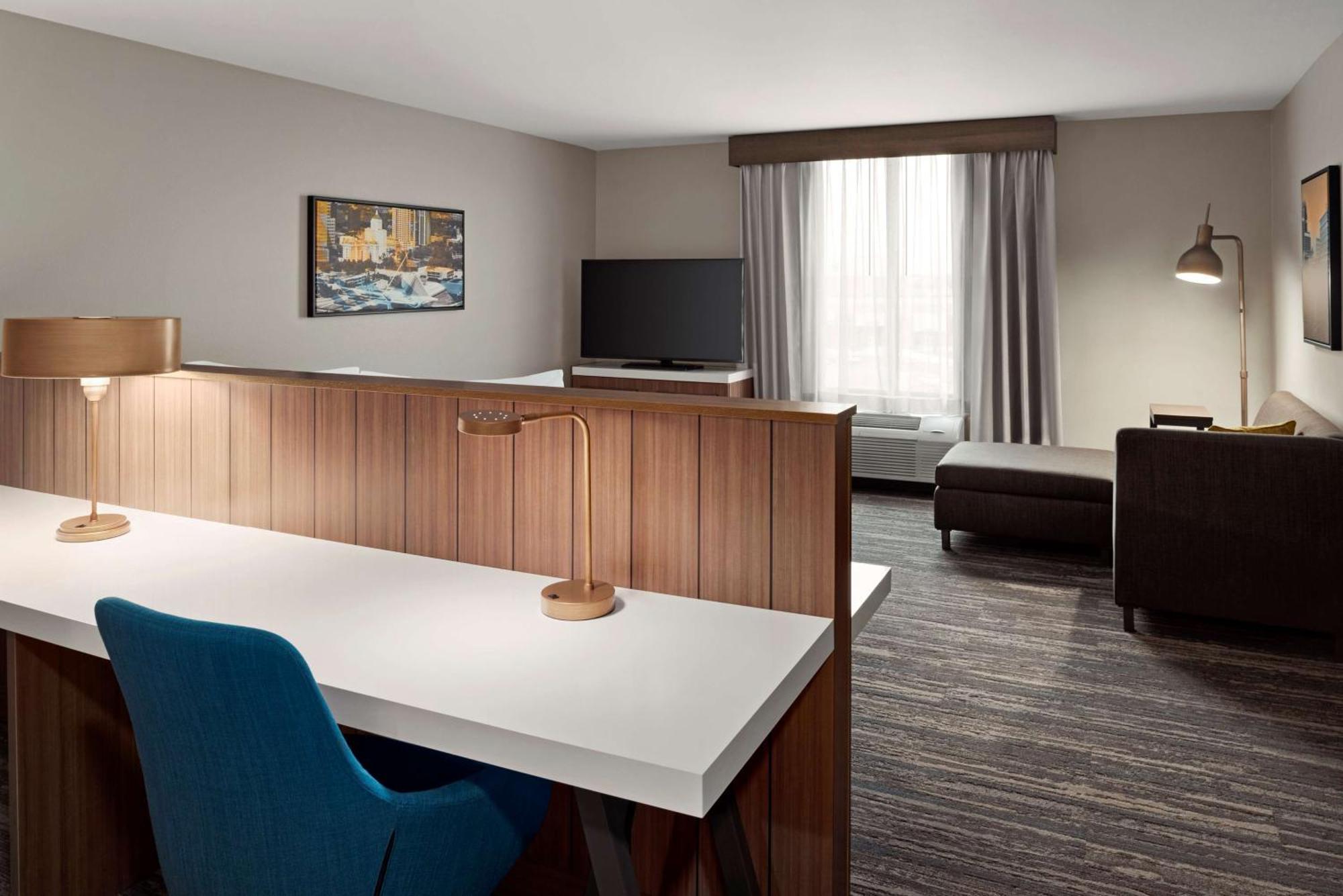 Hilton Garden Inn Milwaukee Brookfield Conference Center Экстерьер фото