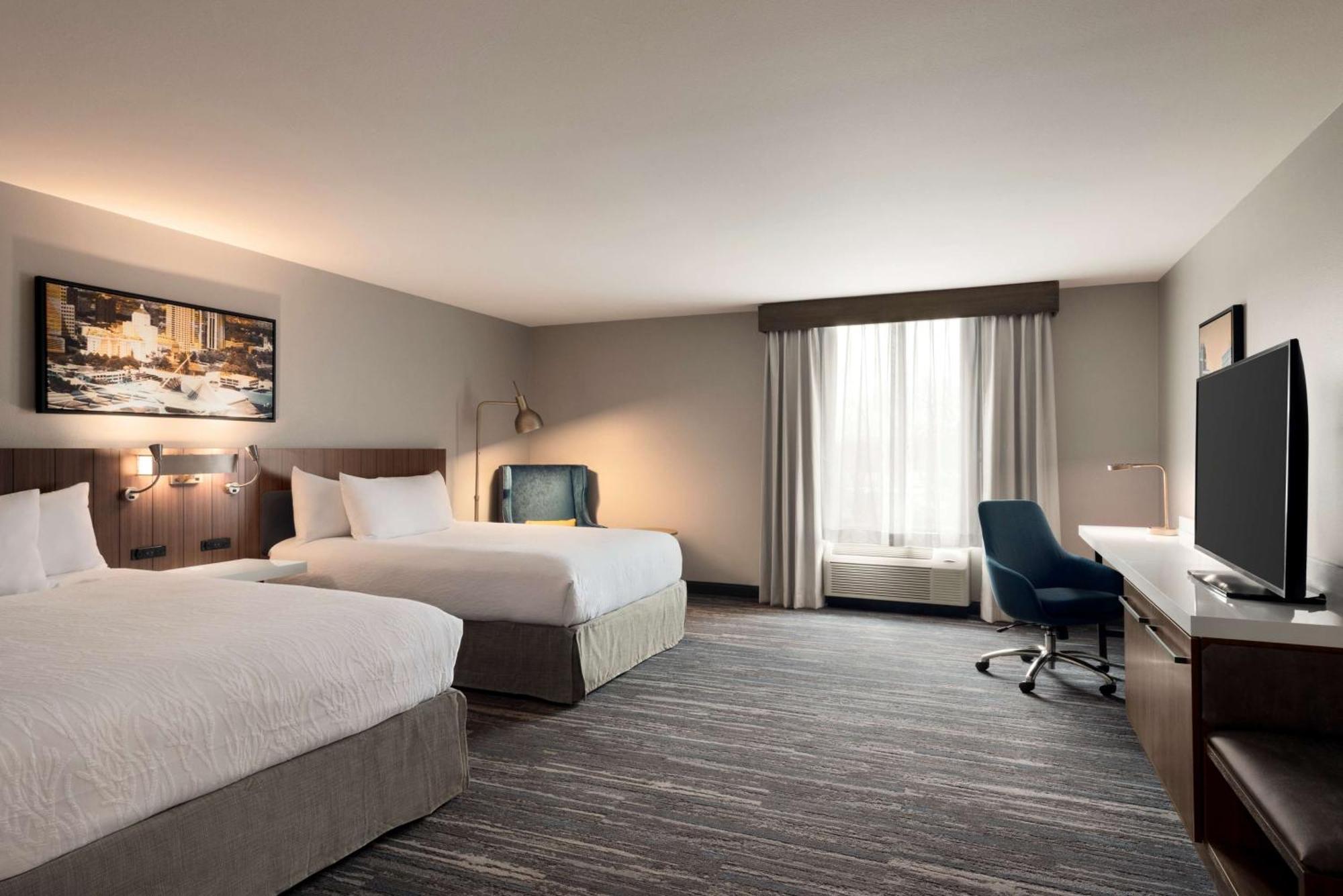 Hilton Garden Inn Milwaukee Brookfield Conference Center Экстерьер фото