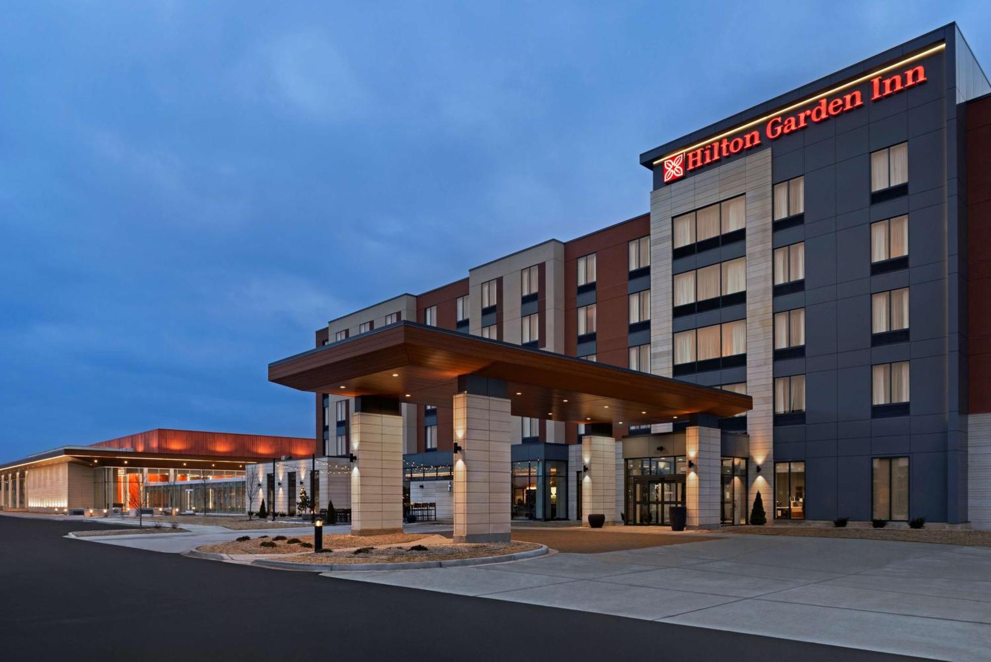 Hilton Garden Inn Milwaukee Brookfield Conference Center Экстерьер фото