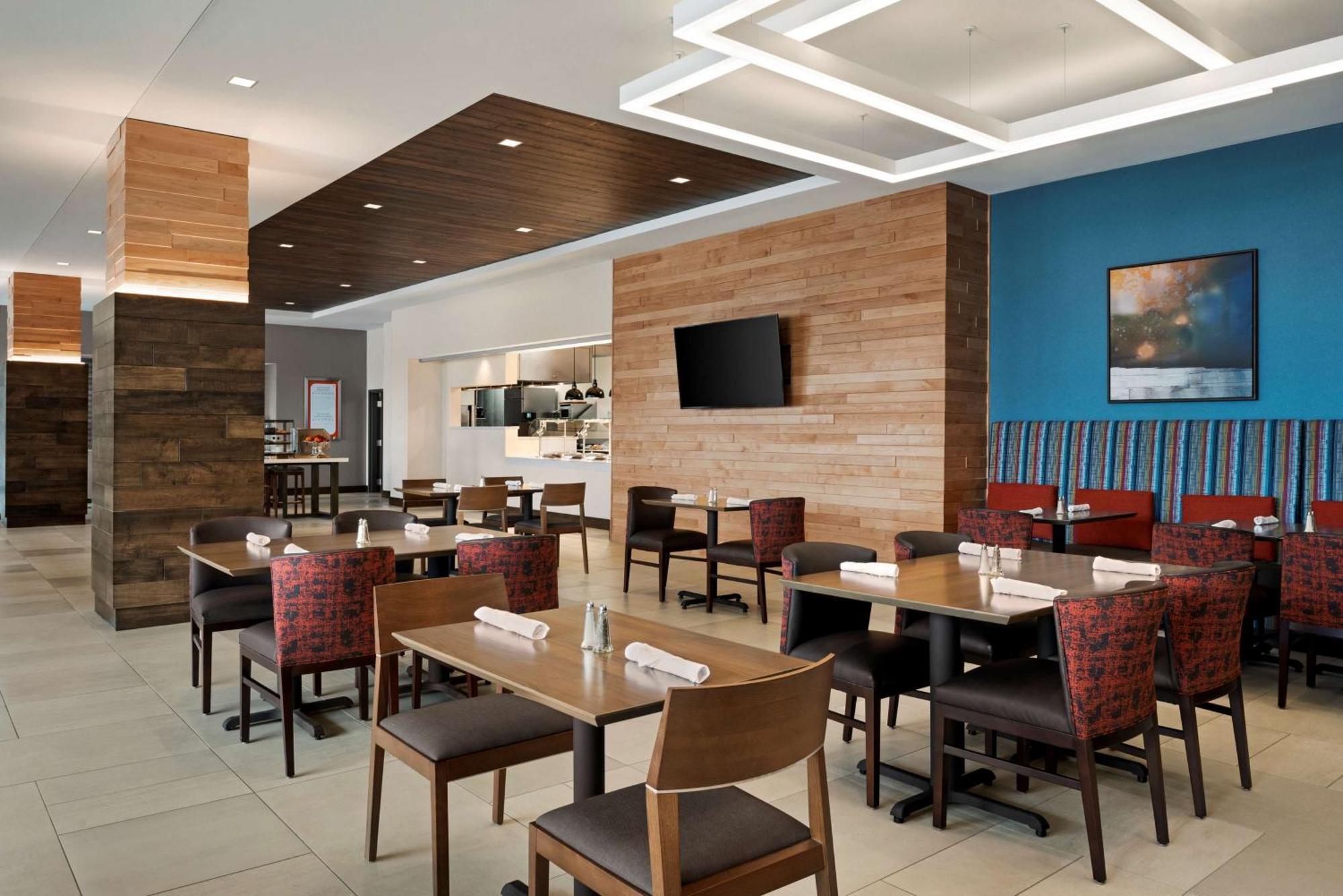 Hilton Garden Inn Milwaukee Brookfield Conference Center Экстерьер фото